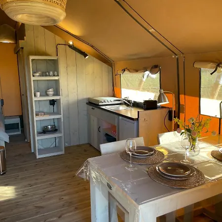 Οργανωμένο κάμπινγκ Luxe Safaritenten Petit013 - Nieuw Τίλμπουργκ